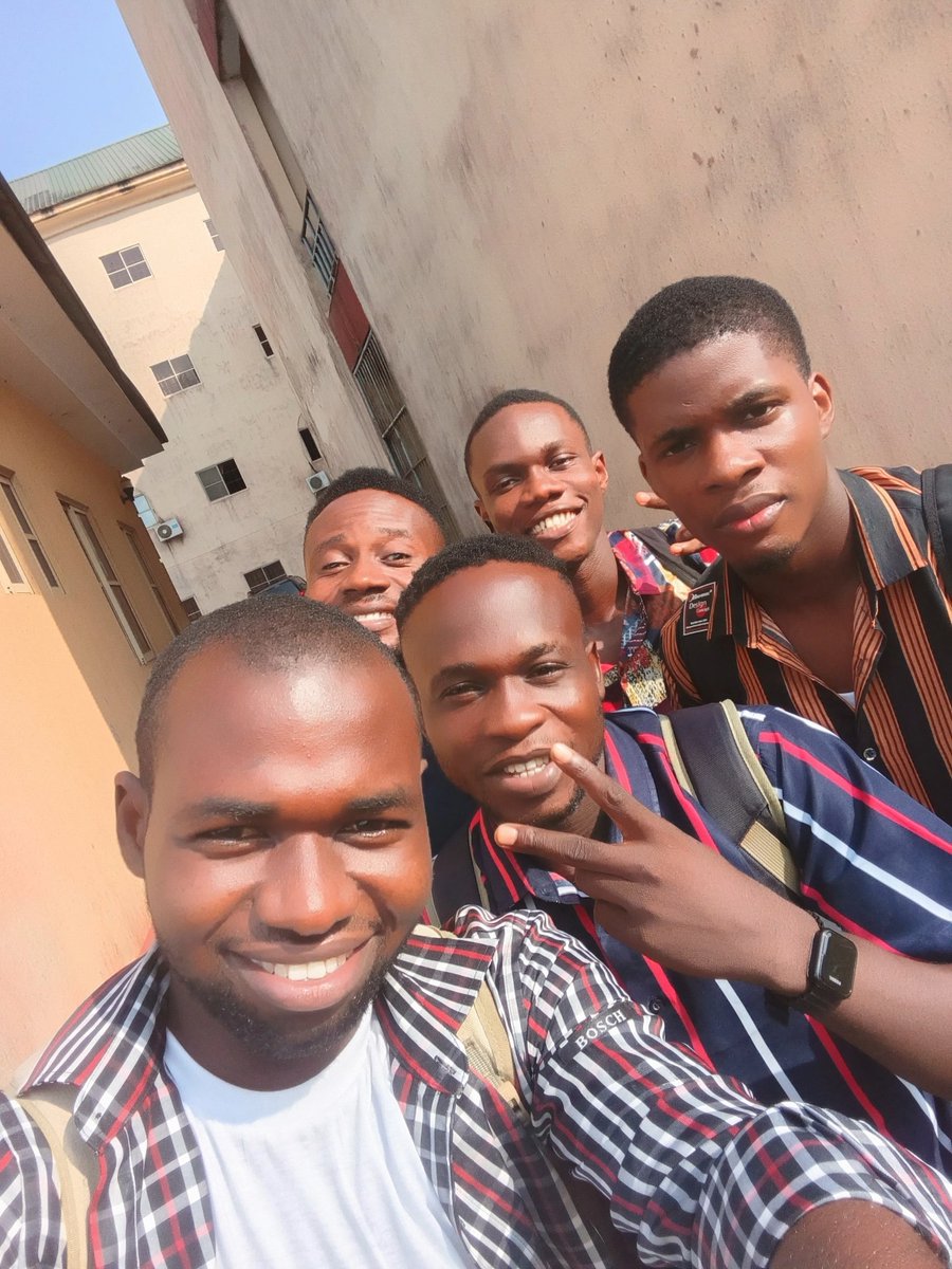 Idongesofficial's tweet photo. Did it with my guys ❤️❤️ https://t.co/3qGqRtA0n1