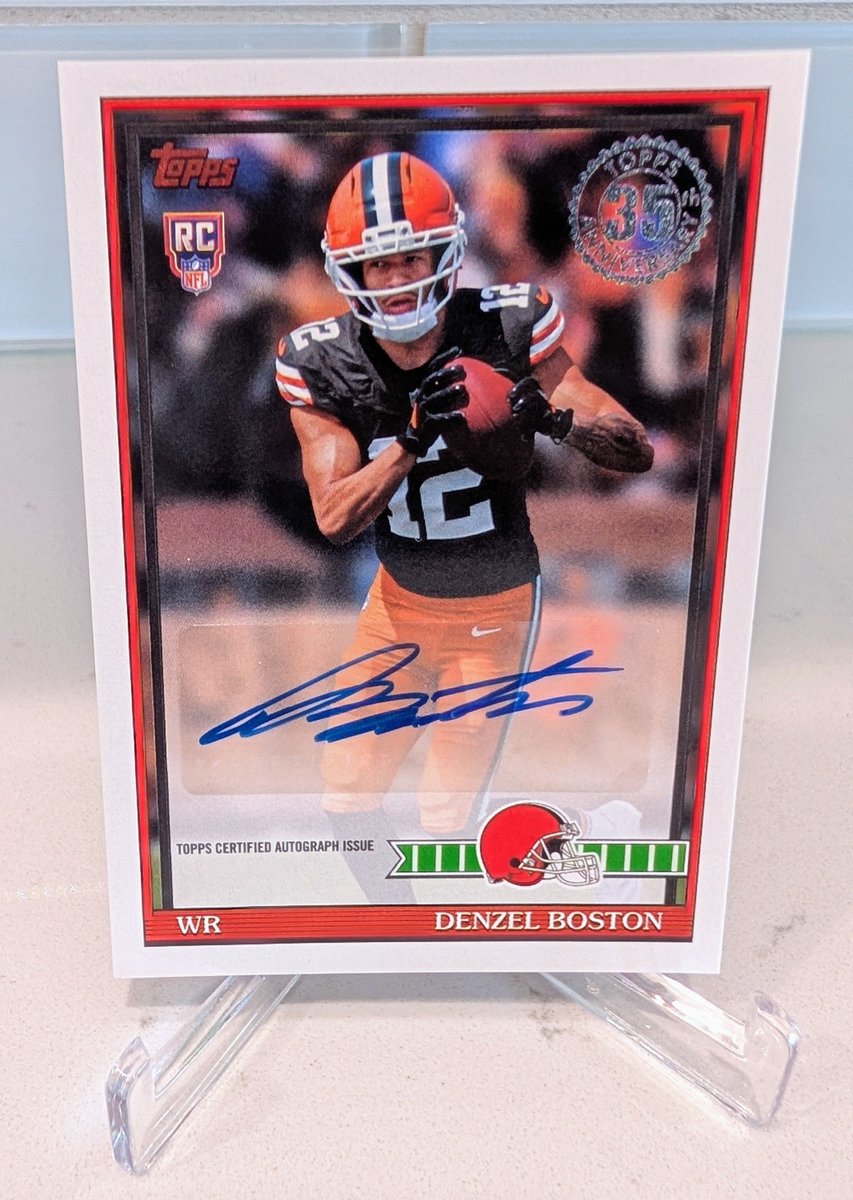 Jordan97613380's tweet photo. @tm1515152005 Got a couple nice rookie autos. One from a fat pack and one from a hobby box. https://t.co/q8SYLcIZCi