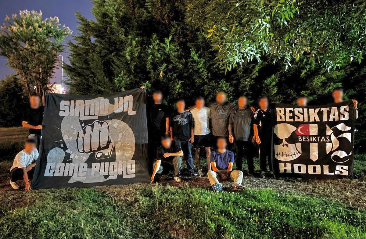 BESIKTASALLIESS's tweet photo. SIAMO UN COME PUGNO👊🏻

#NewBanner https://t.co/QzkBsKhzUc