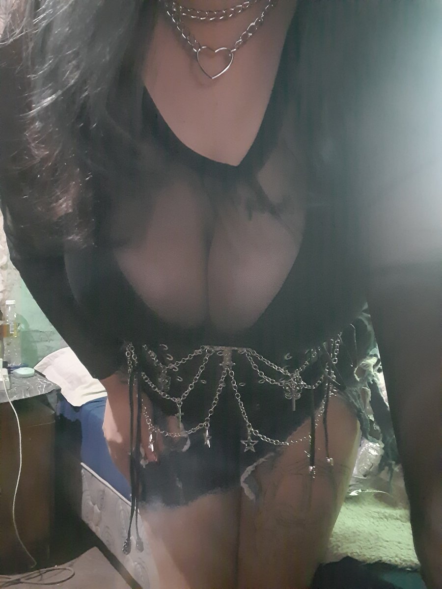 SubKittyD's tweet photo. Es una digna foto para tener de perfil :3
#boobs #goth #newpfp #bored https://t.co/tkOtIDnUmO