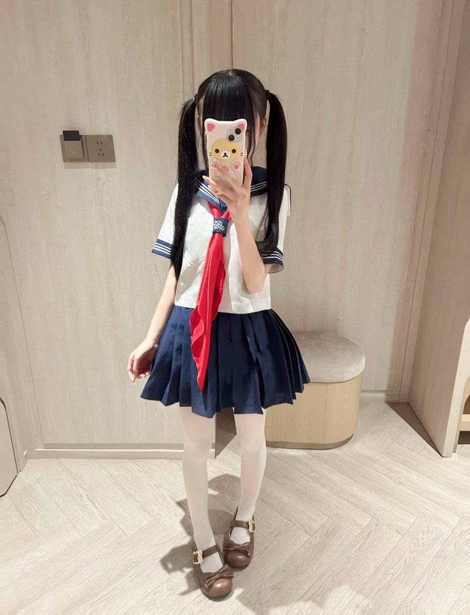 Cutehan0816's tweet photo. 如果特别恨我这个网友，告诉你一个很简单的方法，就是你举起你的手机，然后狠狠把手机砸向地板，然后呢我就死了 https://t.co/kd1dXsAvUx