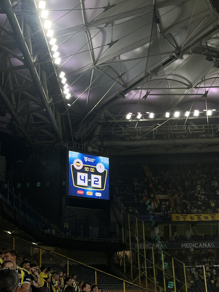 sametdesouza's tweet photo. güzel günlerin başlangıcı olur umarım. FENER. https://t.co/aaVmWg5Vkk