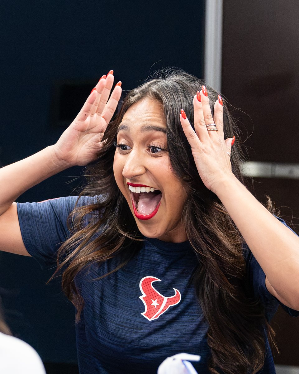 TexansCheer's tweet photo. OUR REACTIONS TO OUR RIVALRIES UNIFORM 😱 https://t.co/ORNMh2jxrM