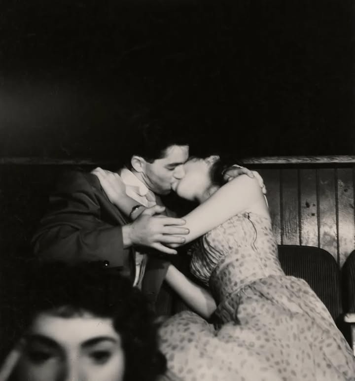 MenschOhneMusil's tweet photo. Weegee, Lovers at the Movies. https://t.co/oVsiKUEVM1