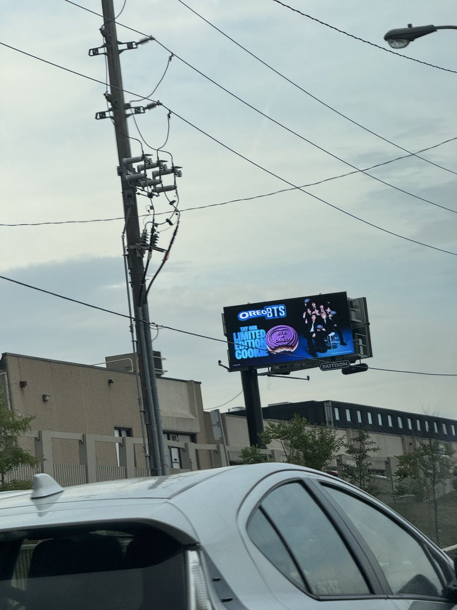 TrunksDBZ_bissh's tweet photo. #Boronto BTS’ Oreo  sign https://t.co/TnpsaSRxLF