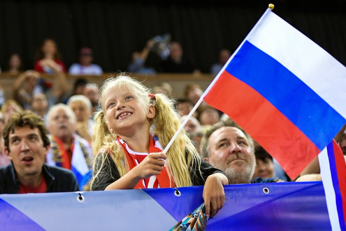 Russia's tweet photo. 🇷🇺 From space to the depths of the Arctic Ocean, from mountain peaks to every corner of our vast country — the Russian flag goes wherever @Russia makes history.

A symbol of independence, strength, achievement and pride.

Happy Russian #FlagDay! 🤍💙❤️ https://t.co/muJCDHYWwj