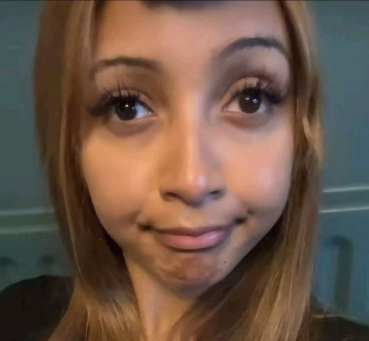 _Sconey_'s tweet photo. achei num brechó um casaco de couro legitimo por 20 reais e tive que ficar bem mansinha pra elas n me aumentarem o preço https://t.co/CceCcVNTrX