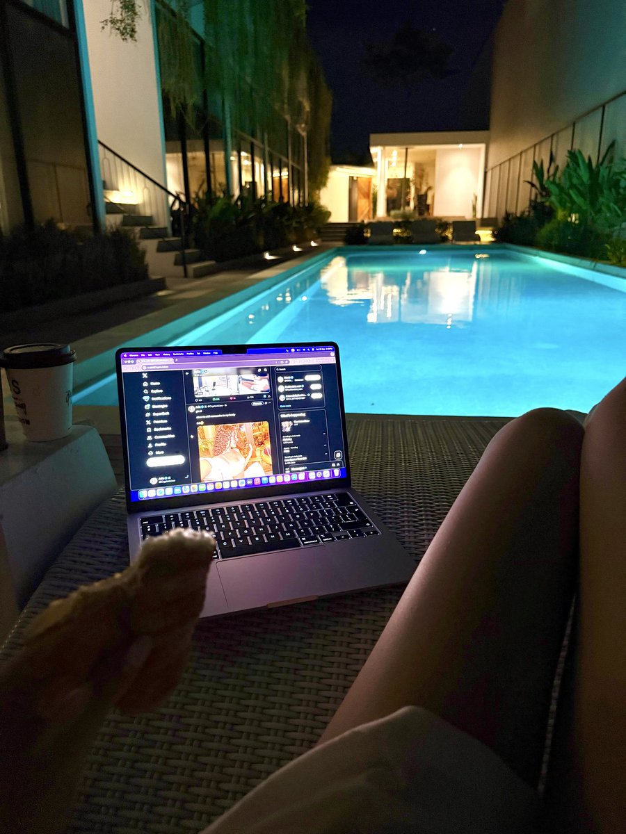 CryptoJulzss's tweet photo. Where are all the reply guys and girls at on this lovely Saturday night in crypto? https://t.co/3hGgiTtB1o