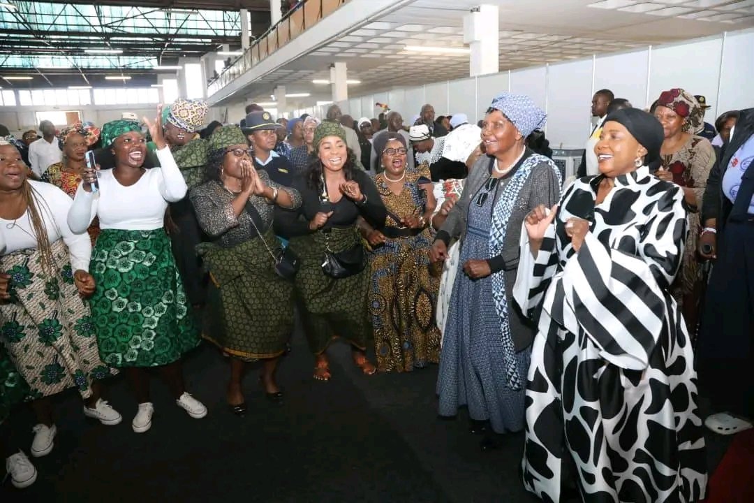 Leon_GreenG's tweet photo. Fromm every generation, one message stood out we are Zimbabweans, and our culture unites us. Bulawayo turned the Doek Drive into a powerful celebration of identity, dignity and togetherness. #DoekDrive #ProudlyZimbabwean #Unity #AsakhiZim https://t.co/mmN0g2bqy3