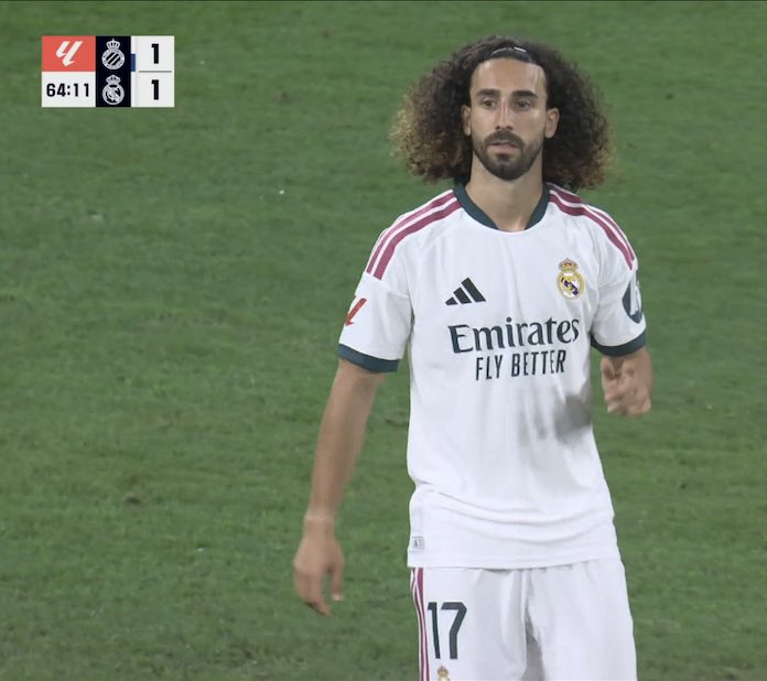 INIE8TAZO's tweet photo. Cucurella, formado en La Masía, debutando con el Real Madrid y siendo aplaudido en el campo del Espanyol. 

Parece una broma, pero no lo es. https://t.co/m2fsyBjrOF