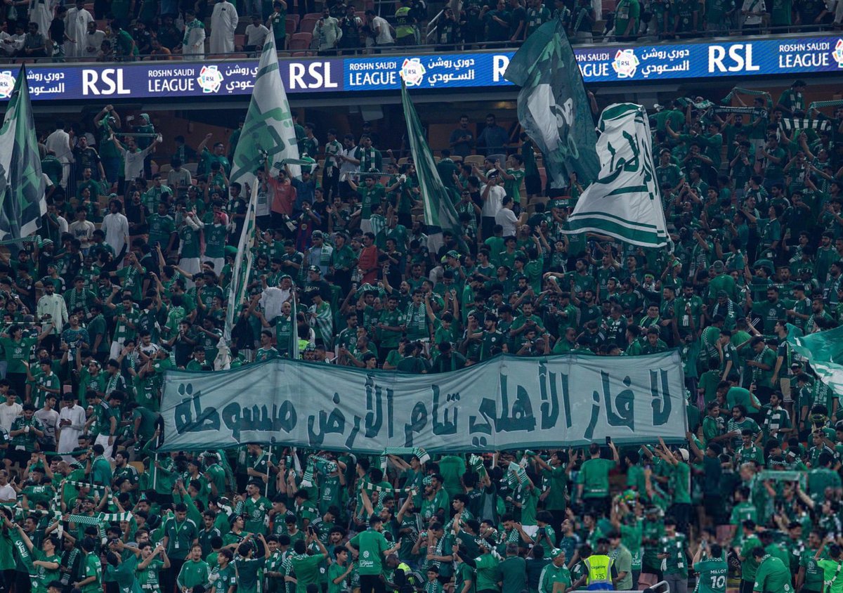 iimatw's tweet photo. لافاز الاهلي تنام الارض مبسوطة ..💚💚 https://t.co/NDnvkz2BmN