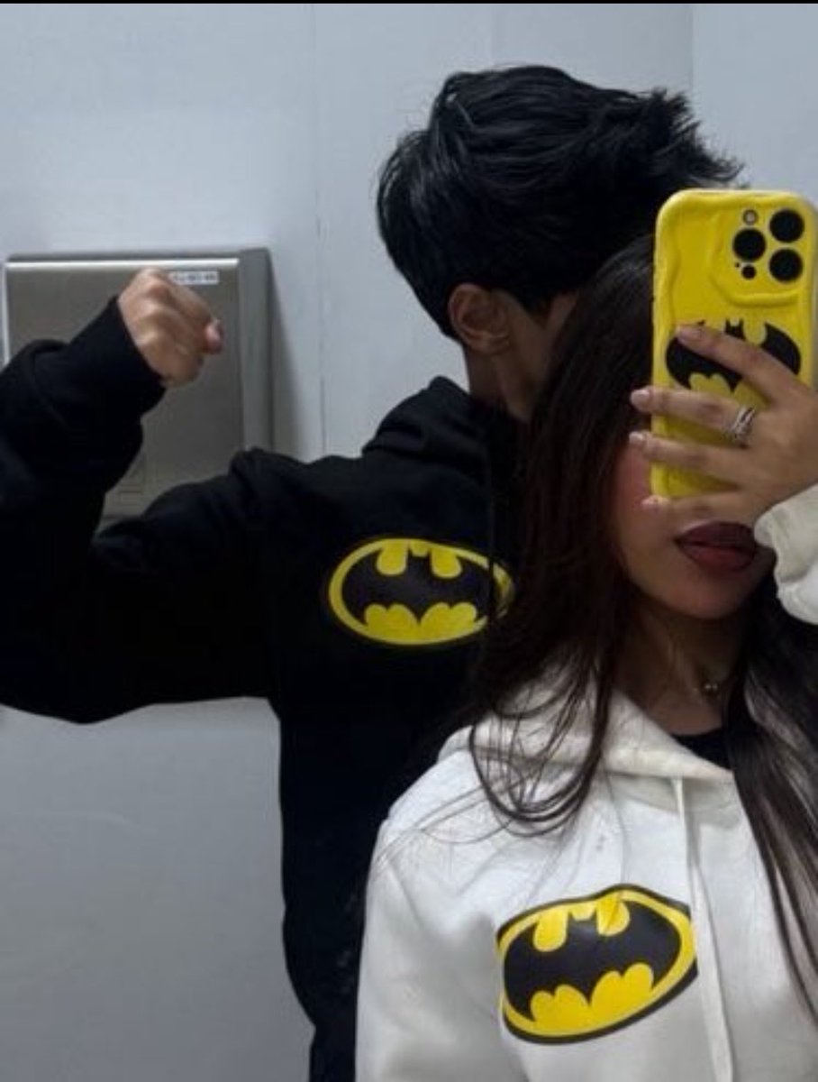 _unkowwn's tweet photo. Every Catwomen needs a Batmasc🦇🐾🤍. https://t.co/0rmXWubShV