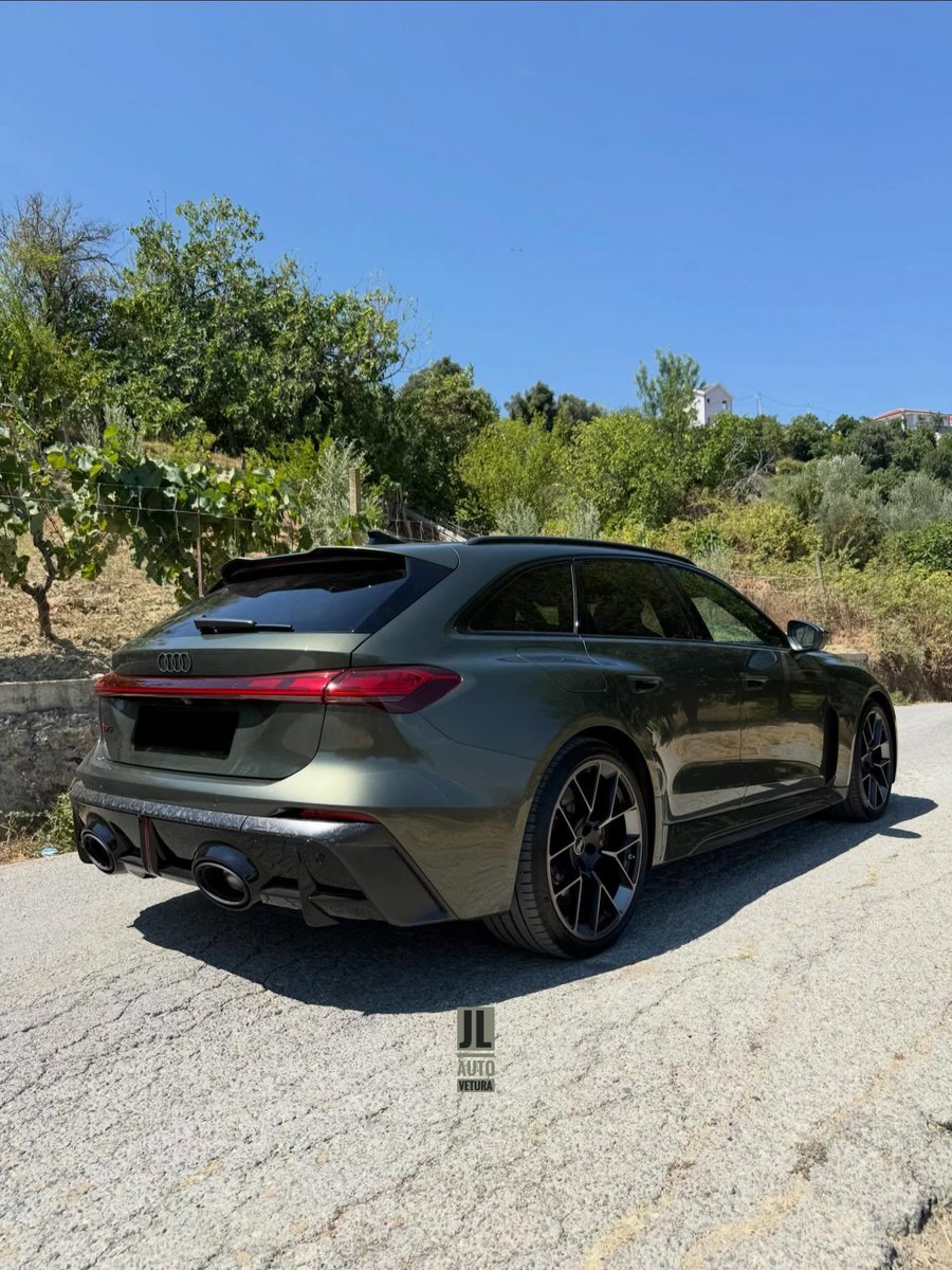 nocarcontext's tweet photo. AUDI RS6 🩶🩶 https://t.co/u1siFXerqt