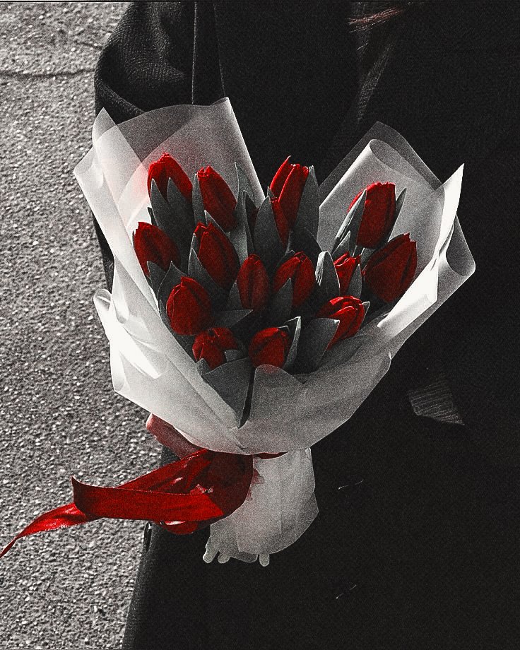 deorcwynn's tweet photo. @ISZYLOVED (cont.) de tulipanes rojos listo en su coche acompañándolo en el auto.

al llegar al lugar, el muchacho se bajó del coche, viendo en el reflejo del mismo su cabello y retocandose un poco. se aferró al ramo de tulipanes y caminó hacia la puerta para tocar el timbre del mismo. https://t.co/49WkfiNxce