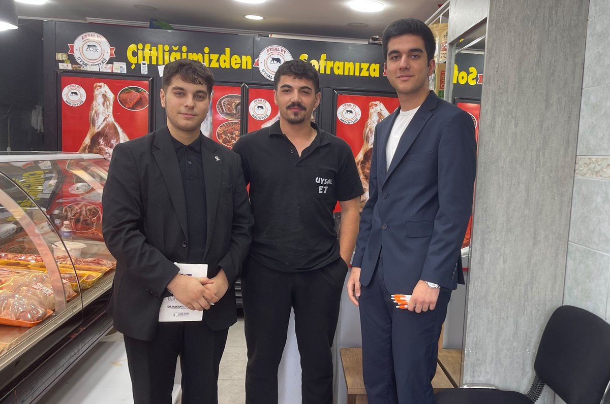 Akgencbevler's tweet photo. 📍 Çobançeşme Mahallesi
📍 Fevzi Çakmak Mahallesi
​Mahalle Gençlik Kolları Başkanlarımız, esnaf ve park ziyaretlerinin ardından Çobançeşme Mahalle Muhtarımız Sayın İrfan Günler’i ziyaret etti.
​Komşularımızın taleplerini dinledik. https://t.co/zz9NnQKPYk