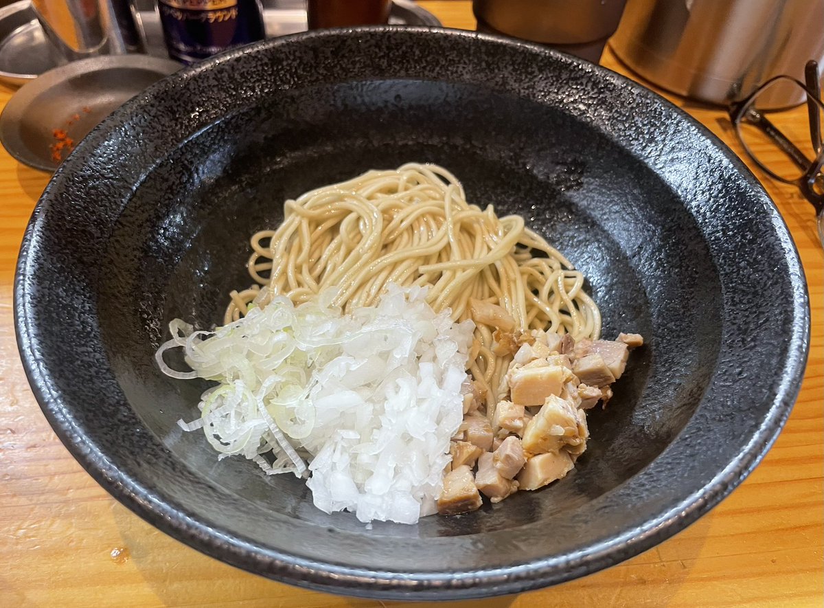 Gyouninbenn's tweet photo. 自家製麺 TANGOさん💫
つけ麺🐓並✖︎🥚✖︎辛いやつ🦐✖︎ゴロゴロ🍖✖︎和え玉🐓（ハーフ）

久々にゴロゴロ🍖を🤞😁
味しみホロホロのどデカい端豚がどっさりと😂😂😂
コスパも美味さも抜群で絶対オススメです💫☝️☺️
⚠️ボリューム半端ないので、和え玉の量にご注意を🙇‍♂️💦
TANGOさん最高美味し🥳🥳🥳 https://t.co/9MMS1fCDSR