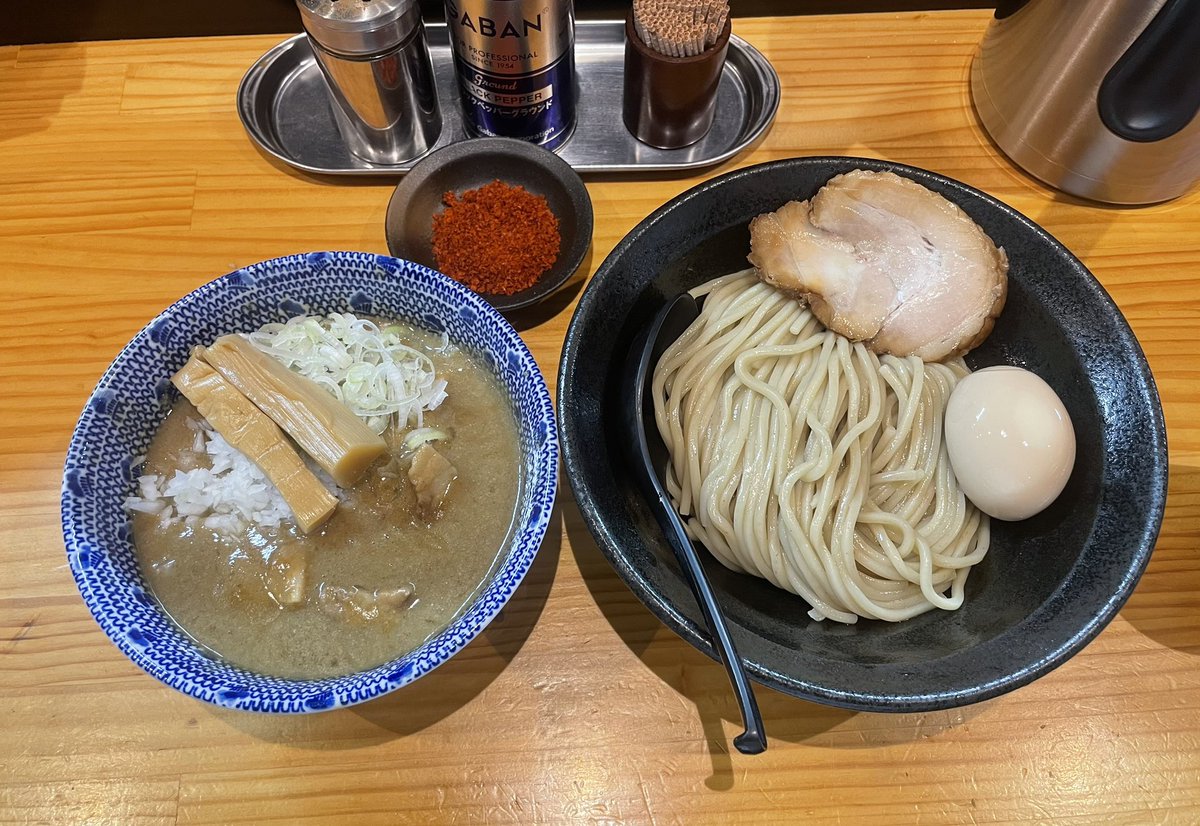 Gyouninbenn's tweet photo. 自家製麺 TANGOさん💫
つけ麺🐓並✖︎🥚✖︎辛いやつ🦐✖︎ゴロゴロ🍖✖︎和え玉🐓（ハーフ）

久々にゴロゴロ🍖を🤞😁
味しみホロホロのどデカい端豚がどっさりと😂😂😂
コスパも美味さも抜群で絶対オススメです💫☝️☺️
⚠️ボリューム半端ないので、和え玉の量にご注意を🙇‍♂️💦
TANGOさん最高美味し🥳🥳🥳 https://t.co/9MMS1fCDSR