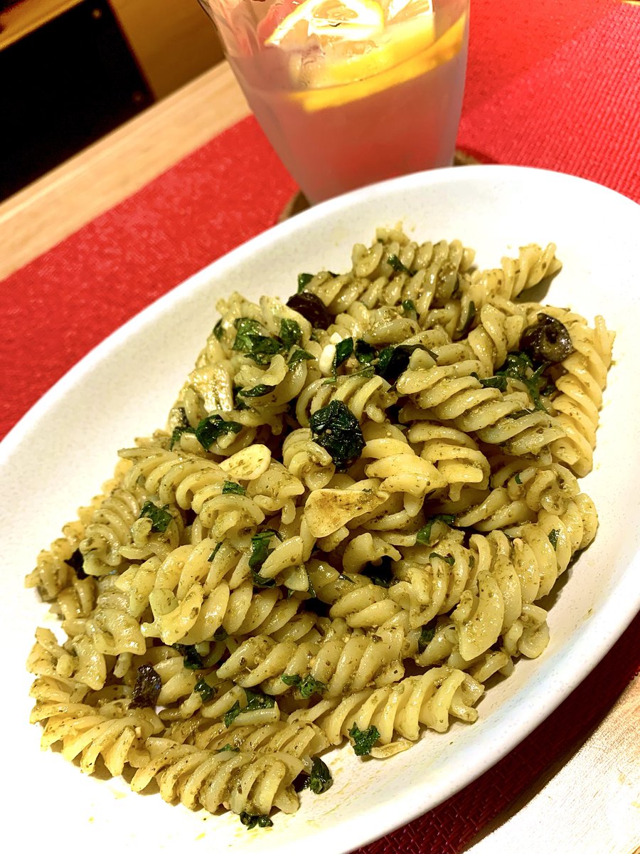 hide_sk8er's tweet photo. 朝食 兼 昼食👨‍🍳

〜大葉と黒オリーブのフジッリジェノベーゼ〜

#おうちごはん #料理 #朝食 #昼食 https://t.co/i1u4rgqtuF