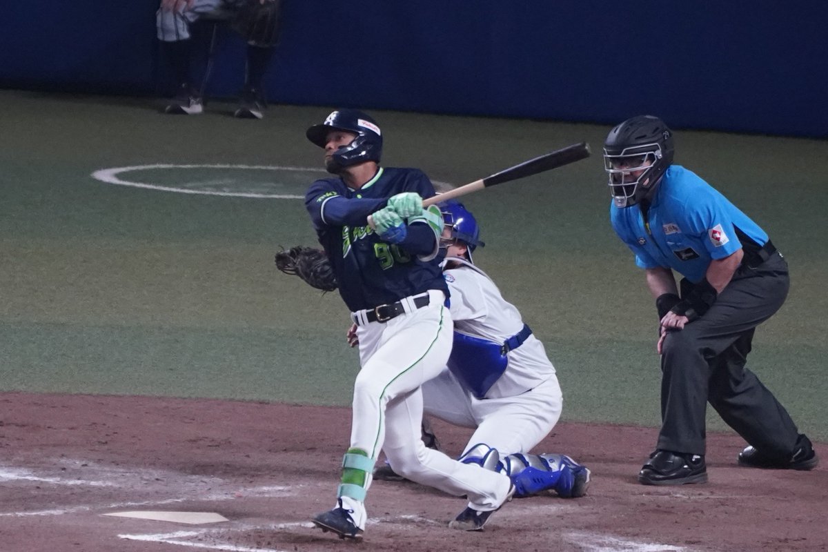 4374Yoshi's tweet photo. モンテル選手&amp;岩田選手コンビで得点。
モンテル選手はライトへのツーベースヒット。
岩田選手が一塁から一気にホームイン。
これって神走塁だよね。。。 https://t.co/7KbUZwpHRZ