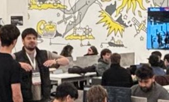 fxnela's tweet photo. @tomik8_ @alephhackathon @crecimientoar Mira amor @lugabyozval acá estábamos en la exquisita 🤭 https://t.co/vWKVjM6qY1