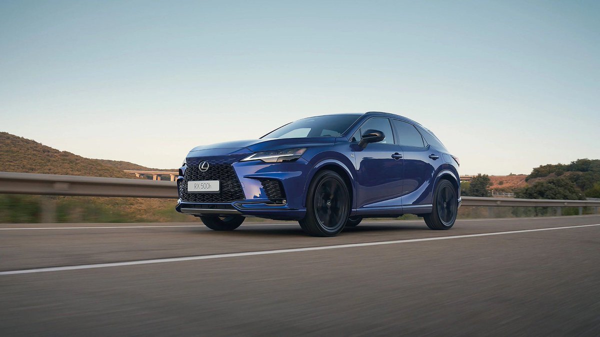 CarManiaMx's tweet photo. Lexus renueva su RX 2027, uno de los SUV premium más queridos y vendidos de la marca. La nueva gama llega con un exterior elegante, un interior lleno de tecnología de punta y una experiencia al volante refinada. https://t.co/SJHpjuUPgV