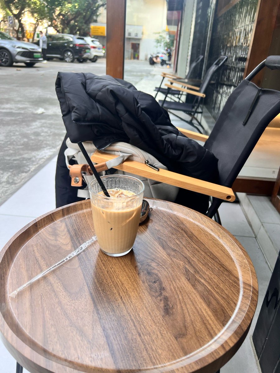 Salmaso74461899's tweet photo. Hey, I just grabbed your favorite iced latte from the corner café! Saved you a seat by the window—come hang out and vent about your tough day whenever you make it ， https://t.co/pj9vGB9oJX