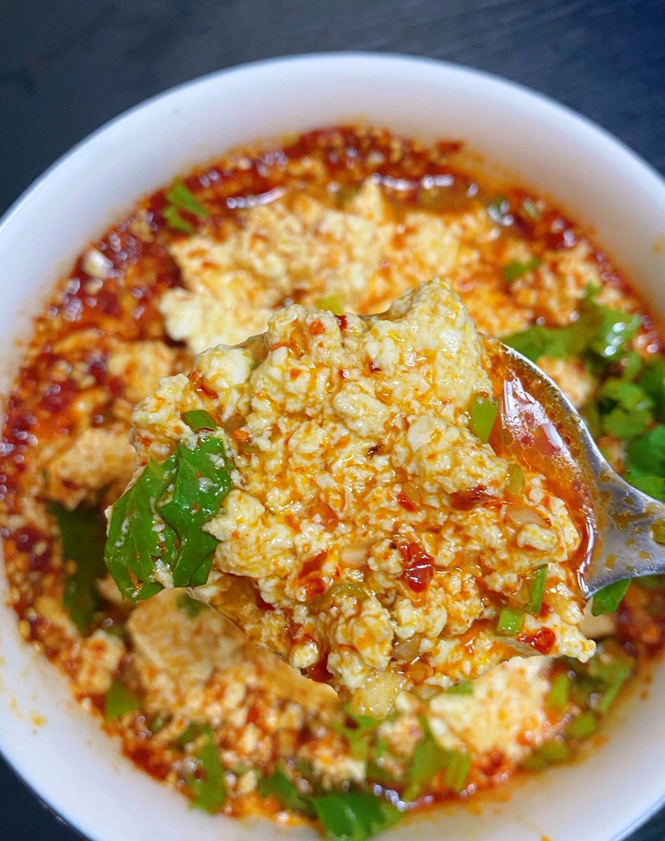 fFP3wqWhzNYBV2R's tweet photo. Just had the best quick dinner: pan-fried tofu with fresh veggies and a sprinkle of sesame seeds. Healthy, tasty, and done in 15 mins! https://t.co/SD6Sk6IuiG