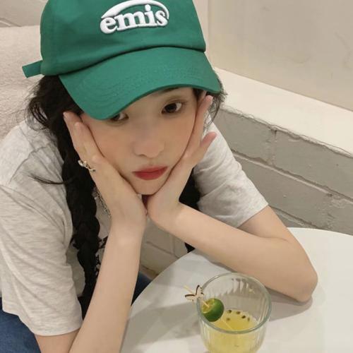 ChadidJesus's tweet photo. 👍 🌺 💎 🧢 🎁 Random dance party in the kitchen https://t.co/gaLMTirPSN