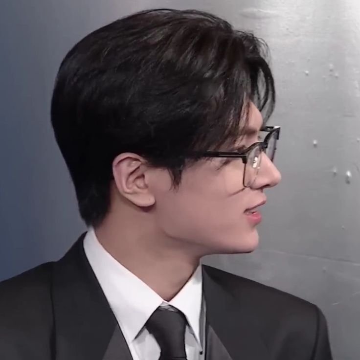 b4biifox's tweet photo. 안경콤있는 여자에게 박종성이란......... https://t.co/sYfwPThltz