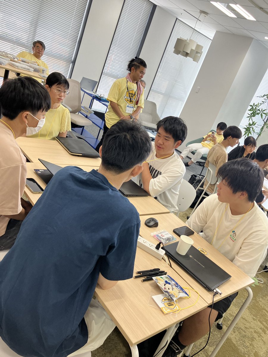 WebIoTmakers's tweet photo. 【三重】今回は、5チームに分かれてのハッカソンになります。
午後からのアイデアワークショップにむけて、各チームアイスブレイク中🧊🧊🪮

#webiotmakers
#メイカーズチャレンジ
#CHIRIMEN 
#IoTハッカソン
#IoT
#三重 https://t.co/h2iy1eJX6R