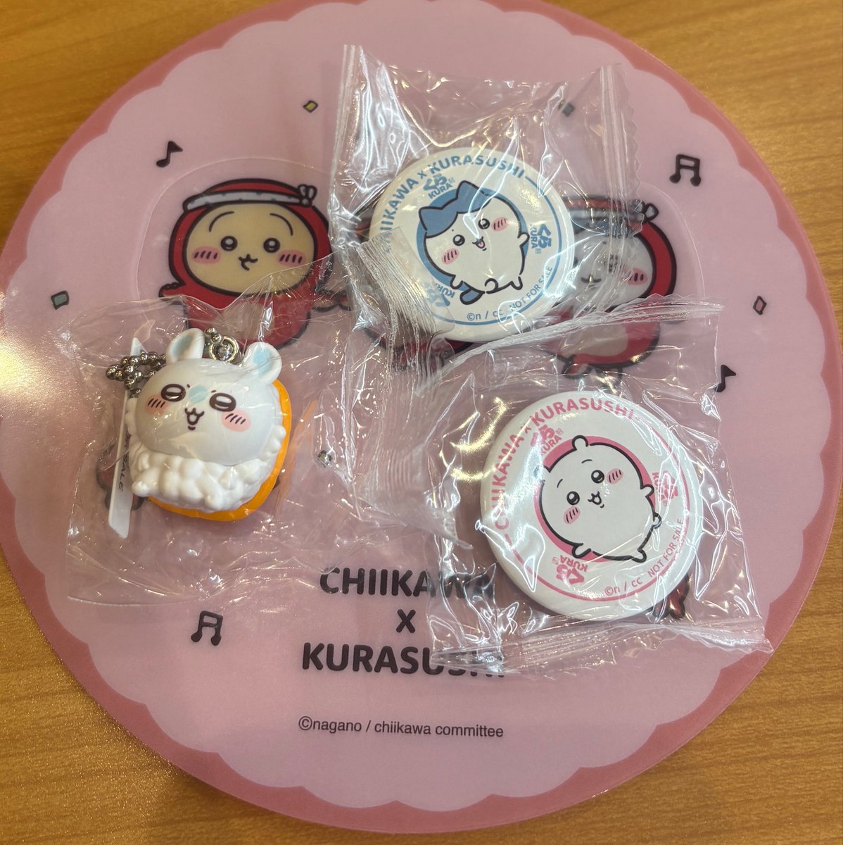 gou_tore's tweet photo. ちいかわ　くら寿司　びっくらポン　交換

【譲】モモンガキーホルダー、ハチワレ缶バッジ、ちいかわ缶バッジ

【求】くりまんじゅうキーホルダー、シーサー缶バッジ、シーサーマグネット https://t.co/XPfd0j23Yr