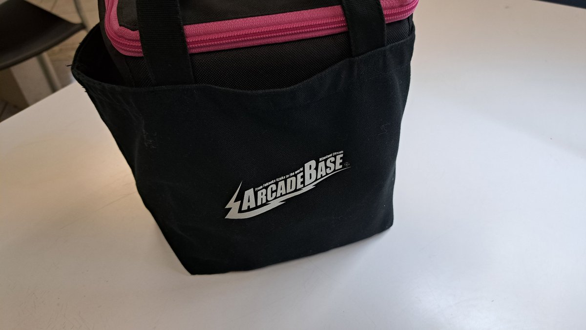 base_arcade_4's tweet photo. おはようございます🔥
本日は、SSLにお邪魔させて頂きます‼️
普段お会いできない方もいらっしゃると思いますので、楽しみです✌️
お店は通常通り11時からオープン致します👍
お留守番は我らのイケメンコージーさんにお任せしてます😣
皆様よろしくお願い致します‼️
#アーケードベース
#タミヤ
#ミニ四駆 https://t.co/M8v5QG5piF
