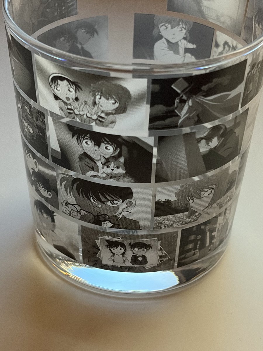 suba_yan's tweet photo. この夏に訪れたコナン展で買ったグラス。
割れないようにタオルやらなんやらで包んで持って帰ってきた。
これ以外にも多数グッズを購入。
普段、娘にお菓子ひとつおねだりされても買うことはない。
しかし、この時ばかりは、欲しいやつは全部かごに入れろ、と大盤振る舞い。
ここ数年で一番金使った。 https://t.co/2bakV5Mdx7