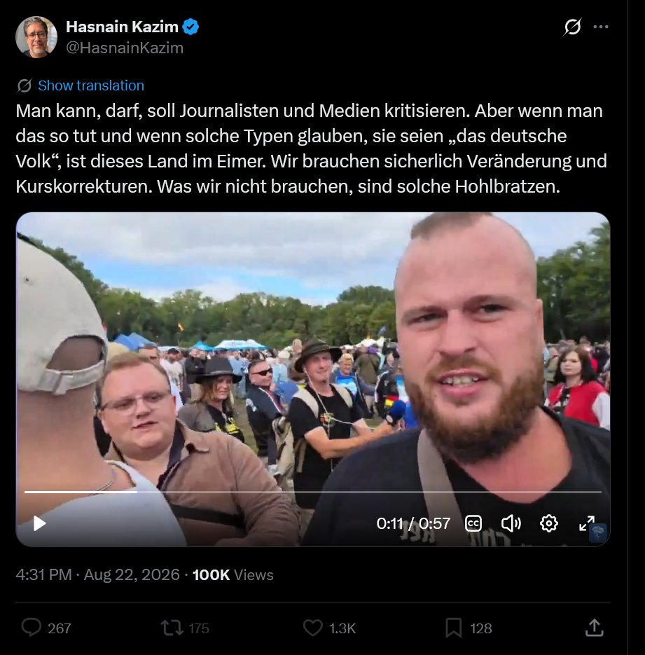 proletariatcat's tweet photo. Der rechte Hampelmann macht hier nichts anderes als dieselbe Propaganda-Show, die Karoline Preisler, Iman Sefati, Yalcin Askin &amp; Co. seit beinahe 3 Jahren fast täglich in Berlin abziehen.
Mit voller Unterstützung der Polizei und unter Beifall des Parteisumpfes und Hasnain Kazims. https://t.co/EMwar5MUJ1