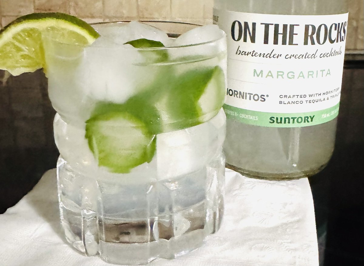 TexasGalReborn's tweet photo. Itโs been a minute since Iโve bought thisโฆmuch less had an alcoholic beverage. Perhaps thatโs why Iโve already become more sassy on 1/3 of a glass ๐คฃ๐คช
Okโ Trust me when I say, this off-the-shelf margarita is as good or better than ANY I have hadโanywhere. Limey, clean without that awful sweet-N-sour twang some have. I do throw some jalapeรฑos in mine. No thanks to the salt ๐๐โ๐ฉ