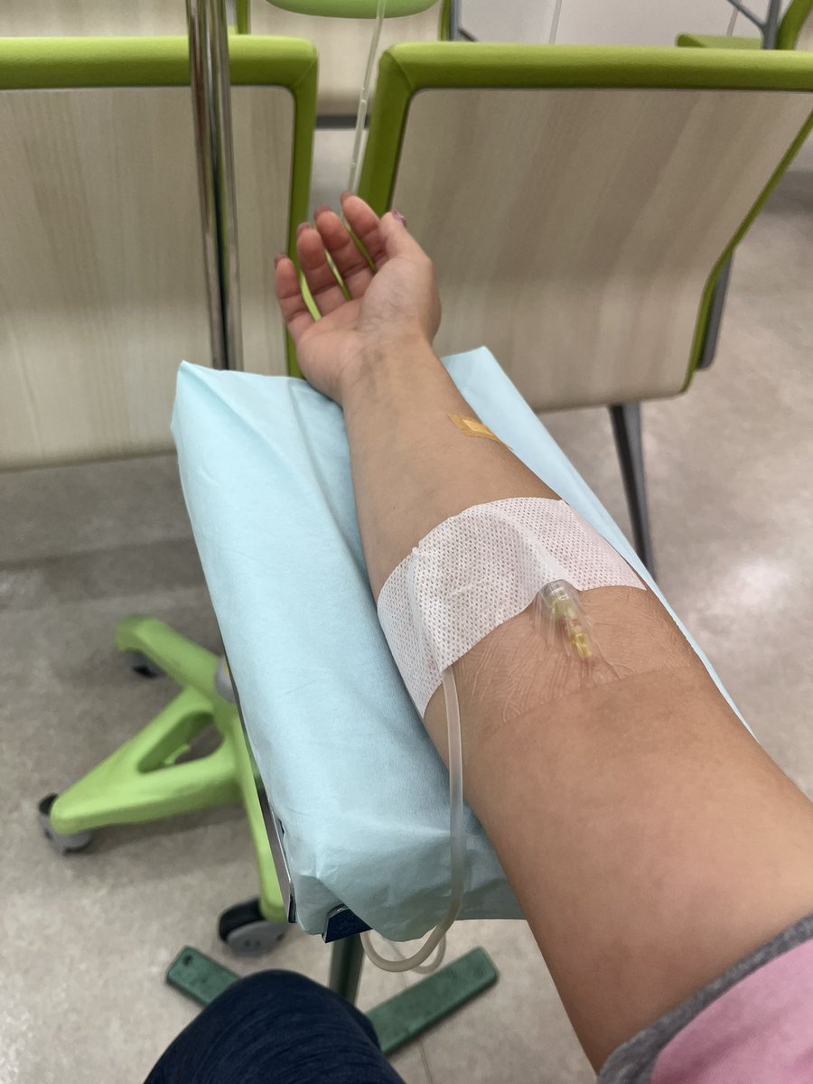 aries418m's tweet photo. 化膿性扁桃炎が思った以上に重症で
昨日に続き、今日も点滴💉
とにかく喉の痛みと頭痛がツライ😭 https://t.co/LMNrMJy6on