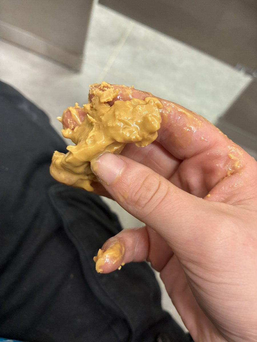 Bloodfeasty's tweet photo. Lunch was 6/25/21 exp. Almond butter i found in the break room because i didnt have any money for lunch + starvation binge. Im deeply sick  do not do this https://t.co/AZk4IrAGIO