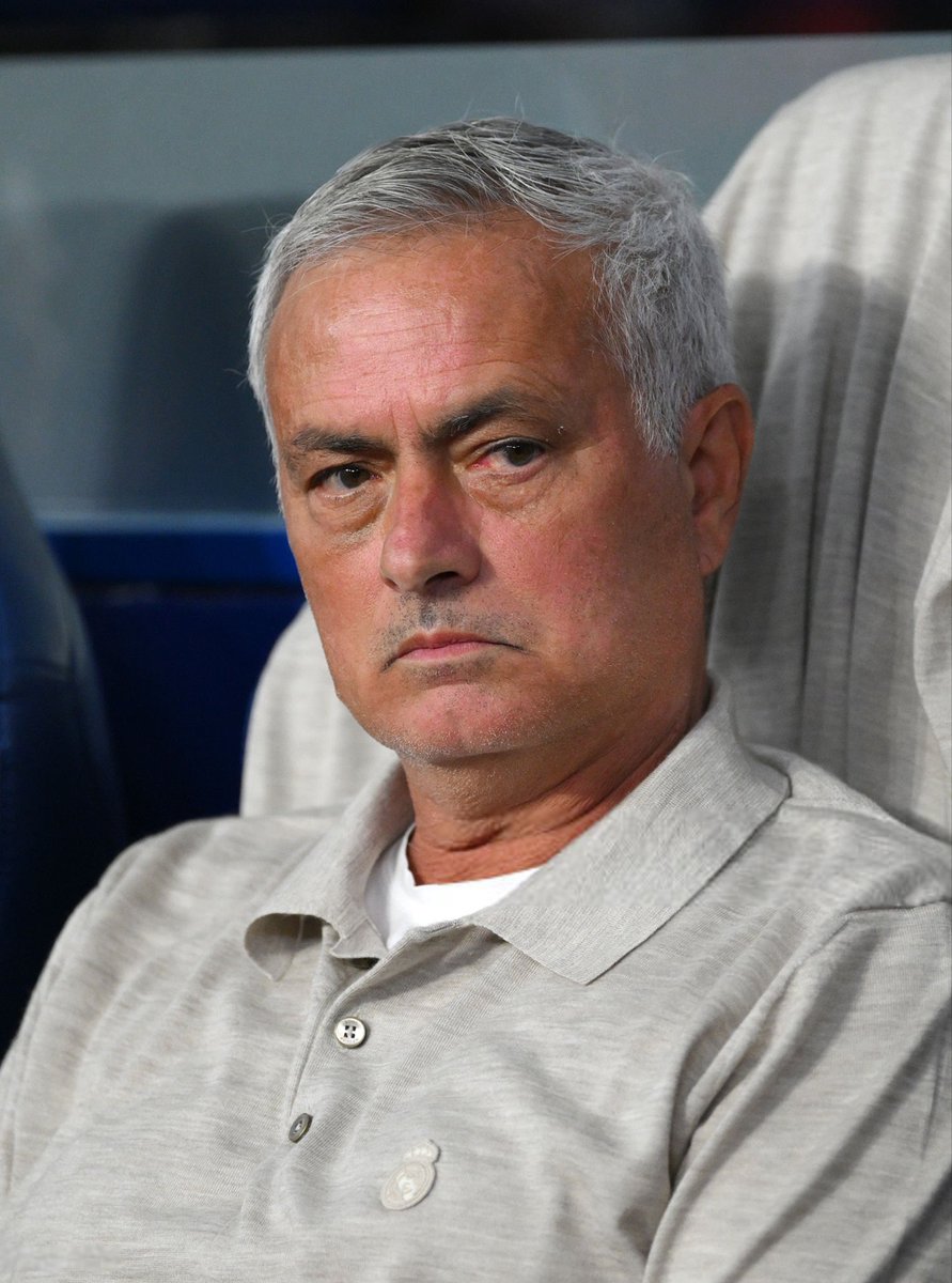 ActuFoot_'s tweet photo. 🚨 José Mourinho 🇵🇹 : « C’EST UNE VICTOIRE DU BANC !

Je le dis toujours : un banc frustré n'aide en rien mais un banc avec un sentiment d'équipe peut t'aider à gagner un match. » 🤍💪

🎙️ conf. de presse https://t.co/OacloXrSdZ