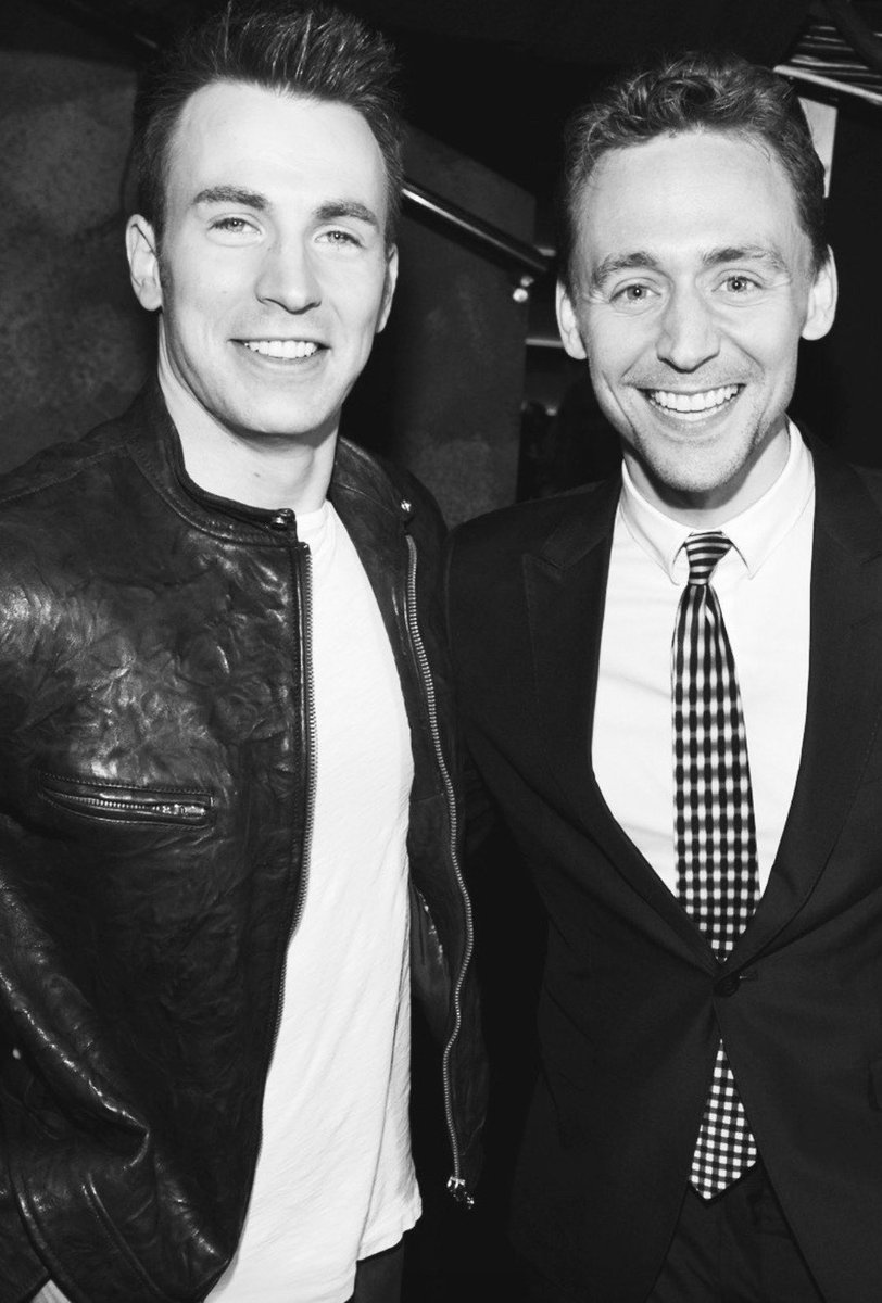 Laurakmonty's tweet photo. #TomHiddleston #HiddlesSunday #SuitSunday #HiddlesWeekEnd #ChrisEvans #TeamPopcorn #GoodMorning @PeachyKeenBean7 @Laurakmonty @EvanRenStan@carolmkik @HiddlesDoctor @Anihelen @CallOfDutyEvans @TelaDrin @MargoPapillon @DunlopTracey @dispereira https://t.co/7GaE5676cX