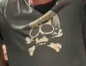 amylukebbclover's tweet photo. @hasanthehun imagine being such a retard that while trying to grift as pro communist you end up posing with a dude wearing a totenkopf shirt 😂 https://t.co/MUbG5GN2ND