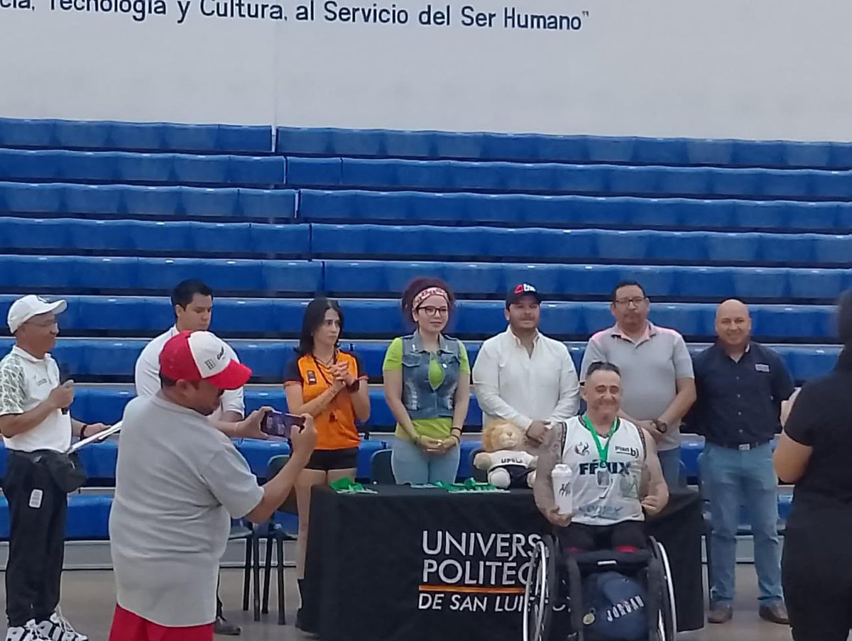 GobEdoSLP's tweet photo. ♿🏀 ¡Talento sin límites en la FENAPO! La Copa de Básquetbol sobre Silla de Ruedas reconoció la disciplina y pasión de atletas que hacen del deporte un espacio de inclusión. 

#RicardoGallardo #PotosíSinLímites #SanLuisPotosí #ElCambioQueSeVive #DeporteAdaptado @RGC_Mx https://t.co/CdIm7DnbZ0