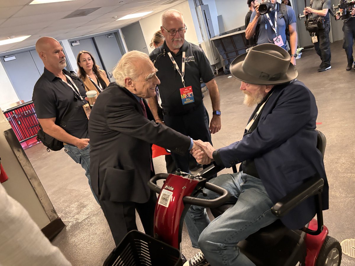 GenePark's tweet photo. Martin Scorsese and Frank Miller catching up https://t.co/zLS6sJ11Xv