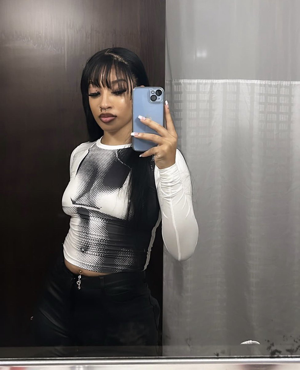 Brendafindom1's tweet photo. The perfect goddess always knows her worth. 💅

#Findom #Cuck #FaceTime #Live #Drain #Sexting #Cock https://t.co/RfoEFUbcOo
