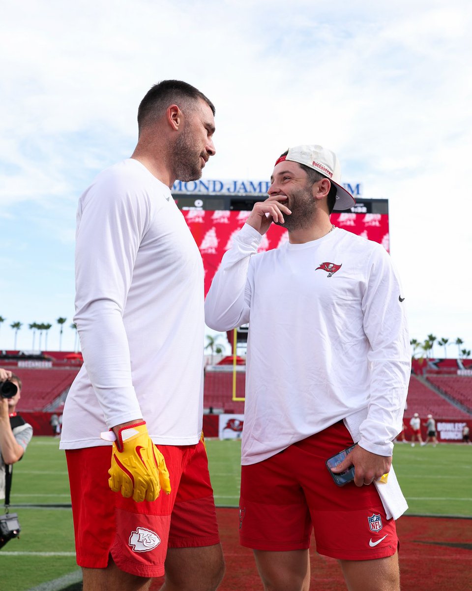 NFL's tweet photo. .@bakermayfield catching up pregame with @PatrickMahomes and @tkelce 🤝

Stream on @NFLPlus https://t.co/6498VfKwzd