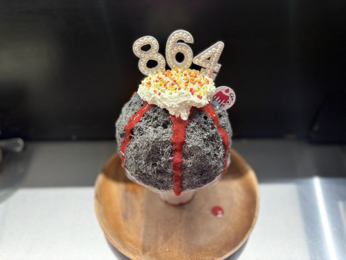 nontei893's tweet photo. おはようございます☀️🍧

本日 8月23日限定‼️
この日だけの特別な一杯「864」登場です✨

11時オープンです！
今日1日だけの限定となりますので、
お時間合う方はぜひお待ちしてます😍

横浜中華街散策・ハマスタ方面にお越しの方もぜひ🍧
【かき氷の店のんてぃ横浜】 https://t.co/8v6sNYaRga