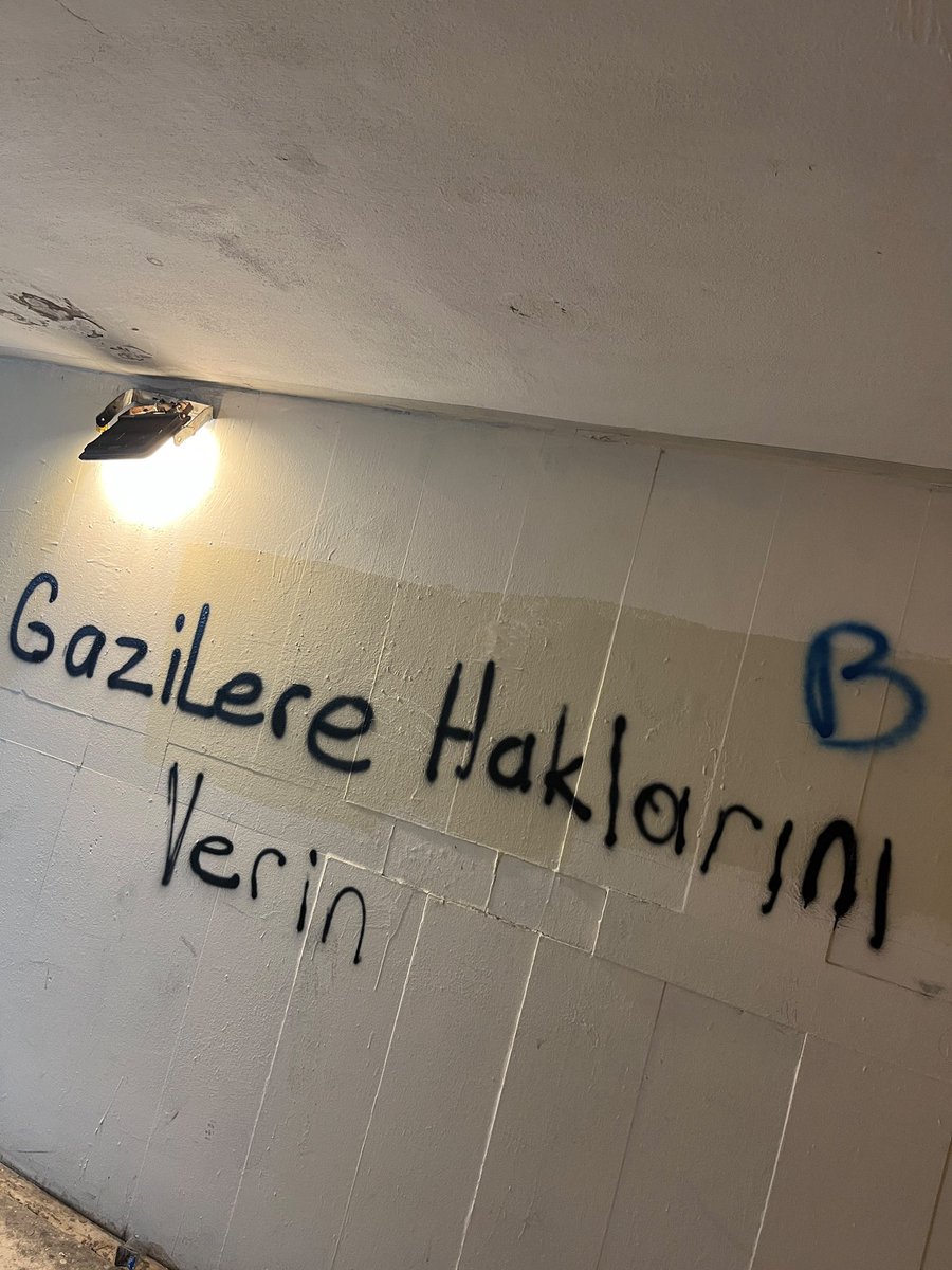 GencAtsizlar_'s tweet photo. Şehitleri Ne Çabuk Unuttunuz!

#GençAtsızlar https://t.co/u8Dm5Q1ipC