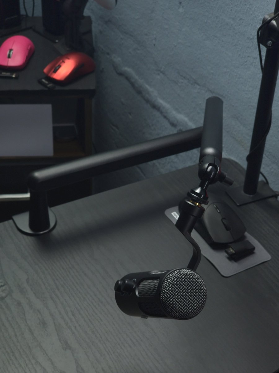 3rik_Tech's tweet photo. the best microphone https://t.co/FMleeWlpCI