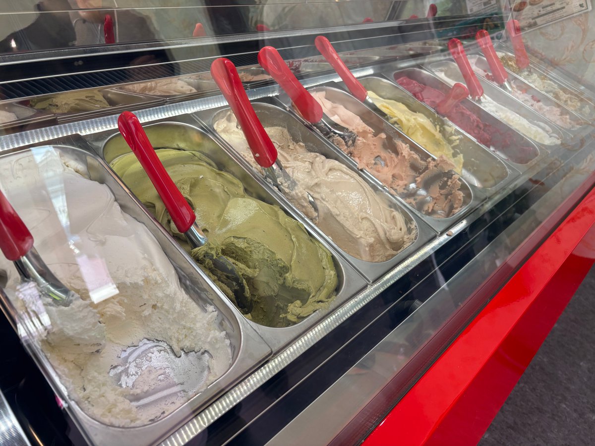 nomuraou's tweet photo. 津具にある本格イタリアンジェラートのお店♪
⁡
OROは金、VERDEは森、緑を意味するイタリア語。
目の前の山が金山、川からは砂金が採れると言うこの地区が名前の由来。
⁡素材本来の味を大切にした濃厚で滑らかな高級ジェラートのお店。
ほんとにおいしかったです♪

#ジェラート #津具 #oro_verde https://t.co/xWtzt2YQsb