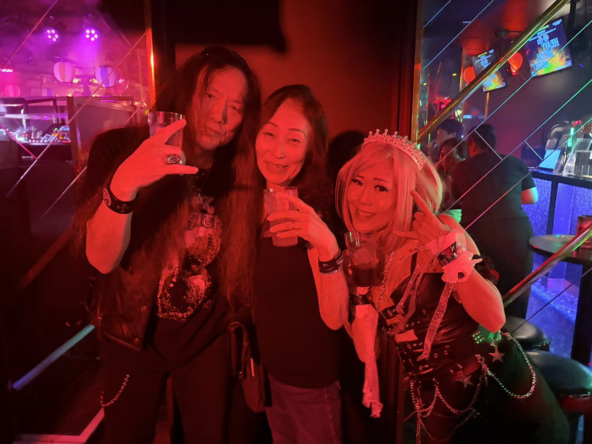GUDON666's tweet photo. 昨日は前呑みからスタート、メンバー、約1年振り会えて楽しかった〜😆
2時間位呑んで、マハラジャへ移動
いつも通り楽しい空間です♪
最近ここでは、飲み放題やめてHennessy4〜5杯でいい感じになってます🥃
打ち上げもやばネタ、下ネタありで楽しかった〜🤣 https://t.co/xPvScYwKrl