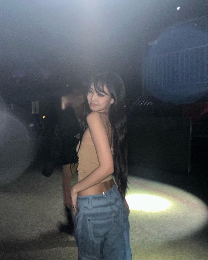 skyhighsomm's tweet photo. Jennie's back dimples are so attractive https://t.co/yO7Zyt3Q3A